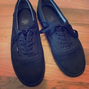Vans black on black authentics 10.5